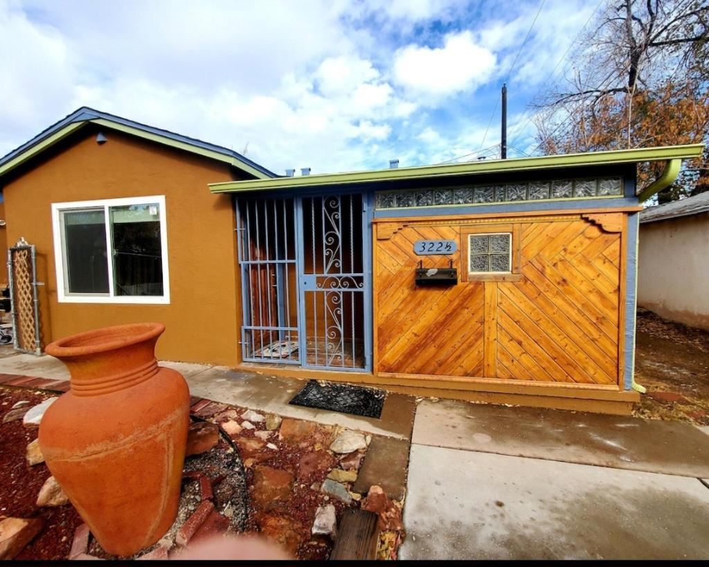 Pet Friendly Modern Casita In Heart Of Nob Hill Albuquerque Exterior foto
